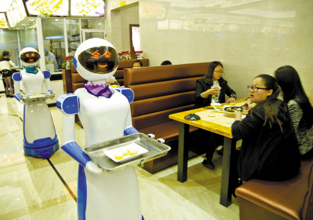 机器人送餐当跑堂六年只要五万元
