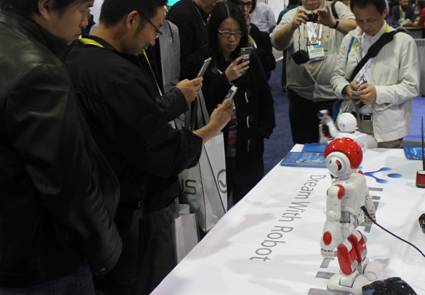 仿“人脑”智能人形机器人现身香港电子展