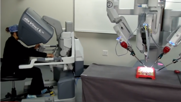 美国医院成功测试远程机器人手术