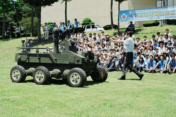 韩打造重5吨战斗机器人