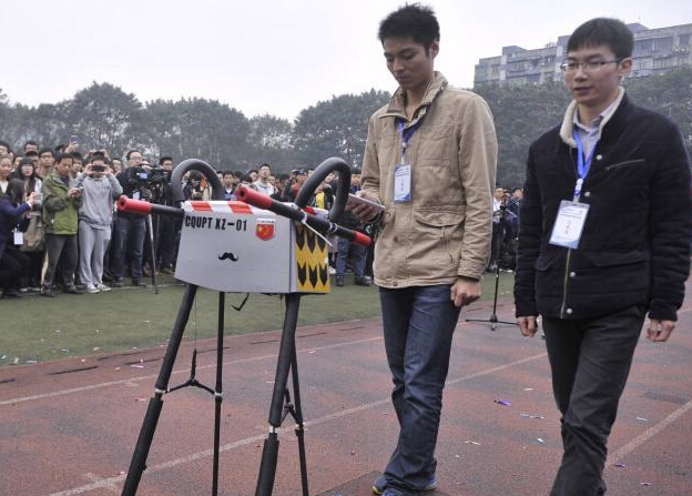 中国步行机器人持续行走134公里打破世界纪录