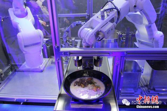 机器人拉面店现上海 平均90秒做一碗面(图)