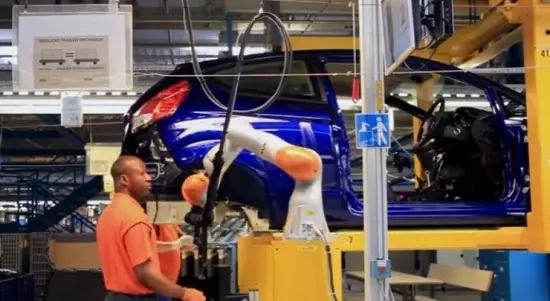 福特开发人机合作机器人 在德国工厂进行测试