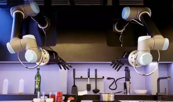 做饭机器人Moley不仅可以烹制米其林大餐，现在它还学会了洗碗……