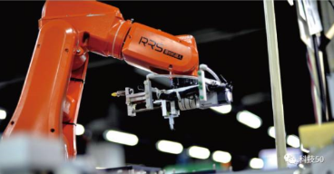 雷柏科技提前布局人工智能，机器人取代75％的员工