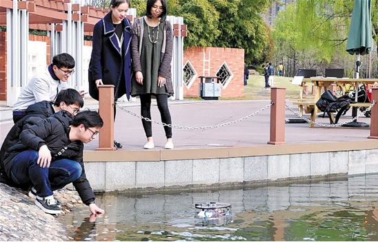 杭电大学生造水质监测机器人 助力污染治理