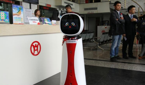 呆萌机器人现身银行 市民觉得新奇也很实用