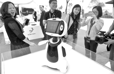 机器人陪伴改变未来智能生活