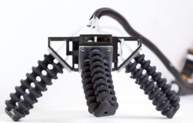 3D 打印软体四足机器人：靠气体驱动，可征服各种地形