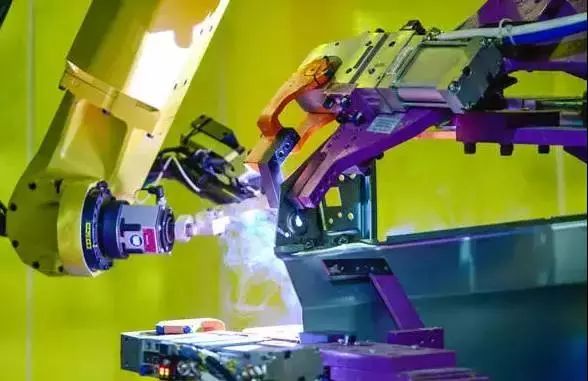 探访通用武汉工厂：满眼机器人，自动化率97%！
