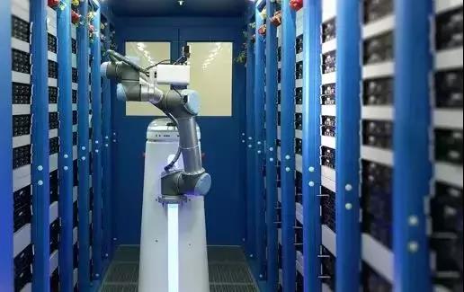 京东金融成立至今的第一个机器人—巡检机器人问世
