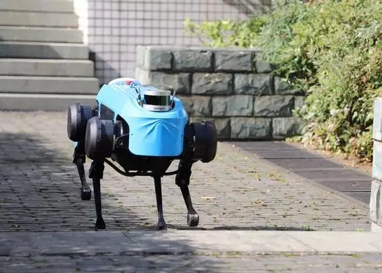 中国的机器大狗“绝影”学会跑步和爬楼梯了 速来围观