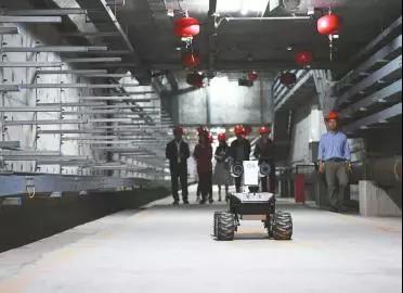智能巡检机器人上岗 为地下综合管廊做“健康扫描”