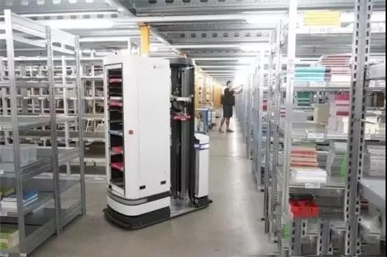 集运输与分拣功能于一身的德国移动仓库机器人TORU