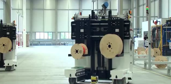 缆普工厂的AGV应用 顶上的激光雷达可以360旋转