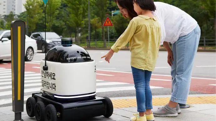 韩国现代汽车与Woowa Brothers合作打造室外送餐机器人