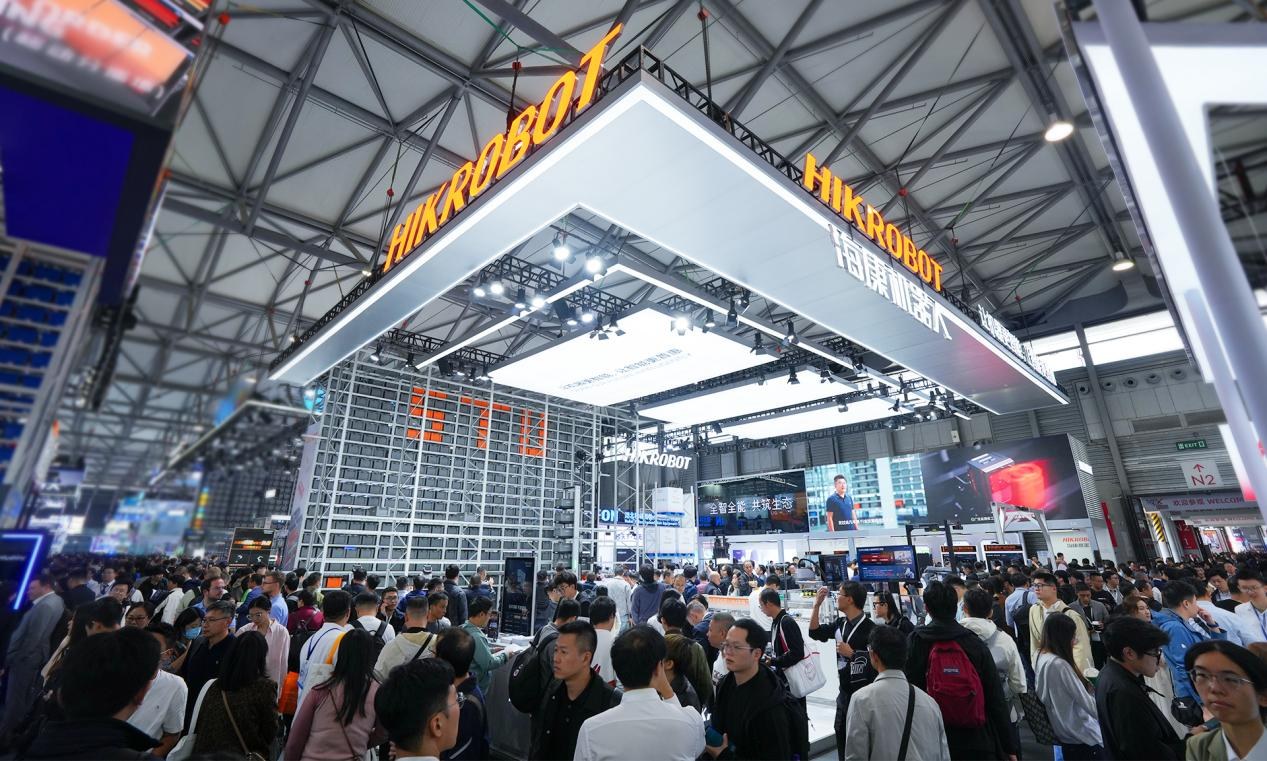 一张从全智全能到开放生态的蓝图，正在海康机器人CeMAT展台“皆”晓